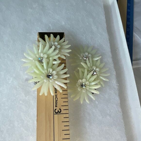 VTG Three flower climber Mod earrings clip style - Picture 4 of 7